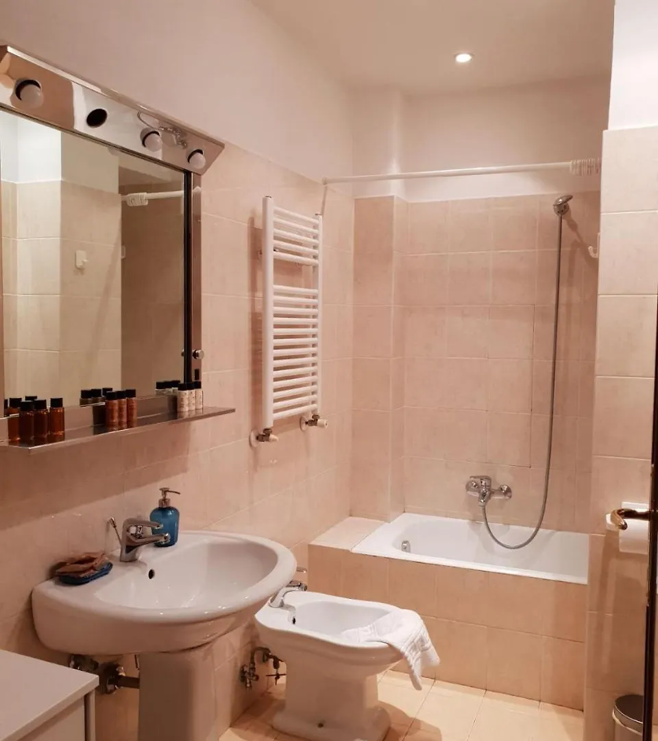 Big Apartment In Campo De Fiori Rome Italy