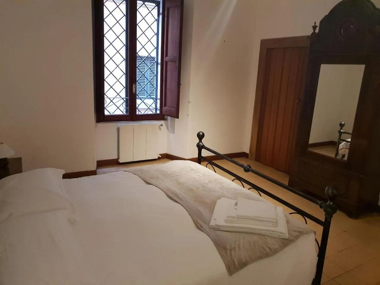 Big Apartment In Campo De Fiori Rome
