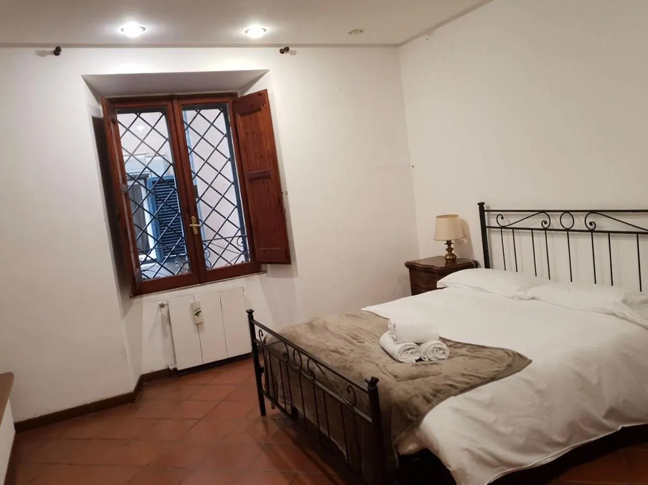 Big Apartment In Campo De Fiori Rome Italy